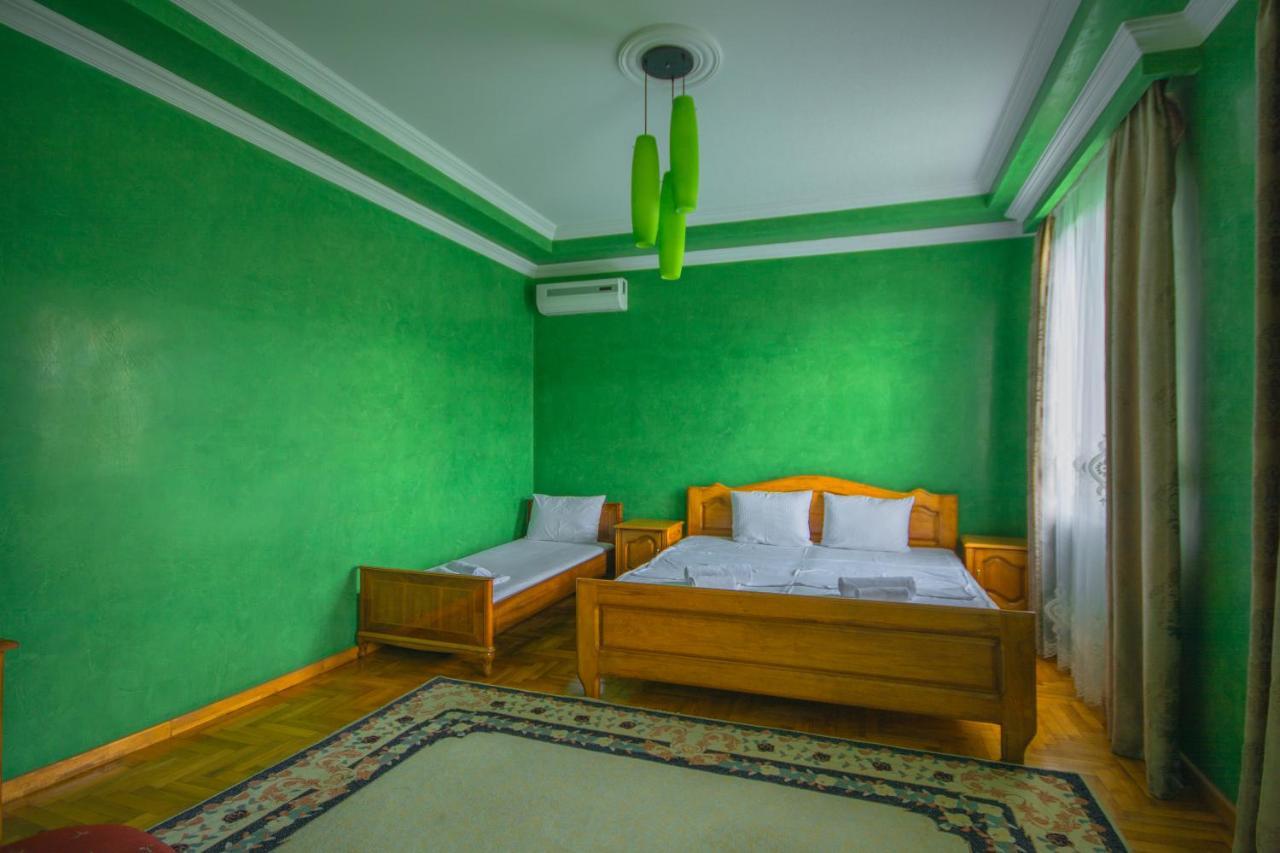 Sister'S Warm Guest House Batumi Exterior foto